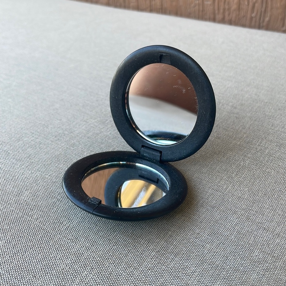 Emirates business class compact mirror